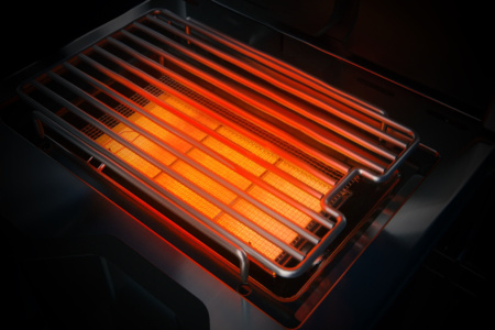 Газовый гриль Napoleon, Rogue PRO-S 425 (черный, с ИК горелкой 3/3, задней горелкой и вертелом в комплекте)